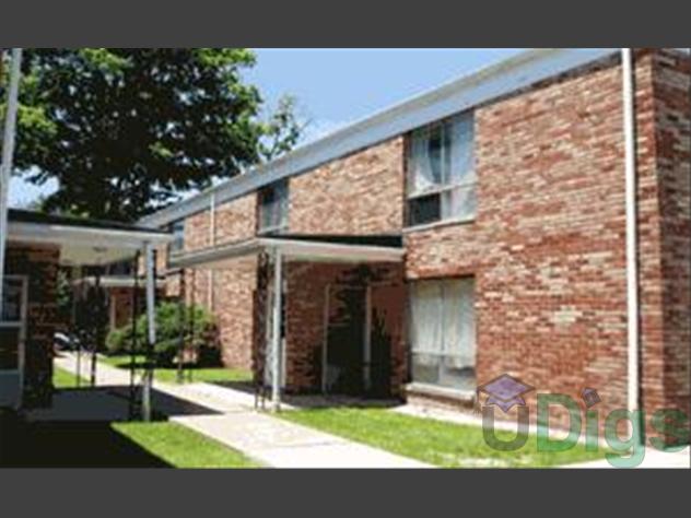 Plantation South at 414 S Henderson St in Bloomington, IN - 2 Bedroom